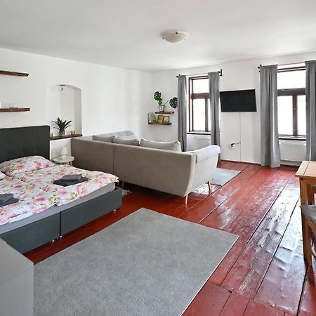 Apartman U Spinaru เชสต์ ภายนอก รูปภาพ
