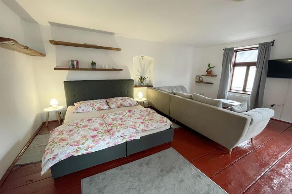 Apartman U Spinaru เชสต์ ภายนอก รูปภาพ