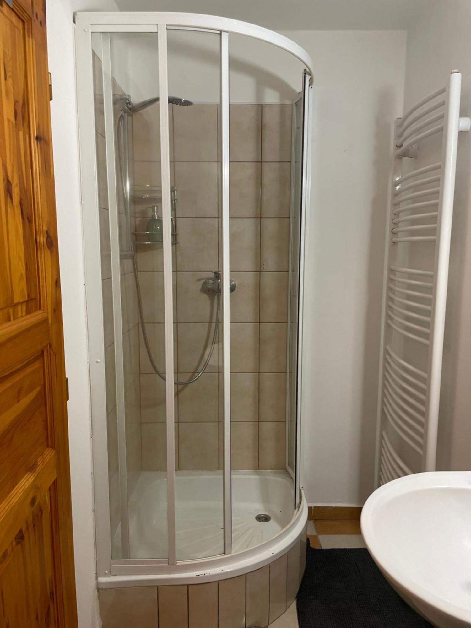 Apartman U Spinaru เชสต์ ภายนอก รูปภาพ