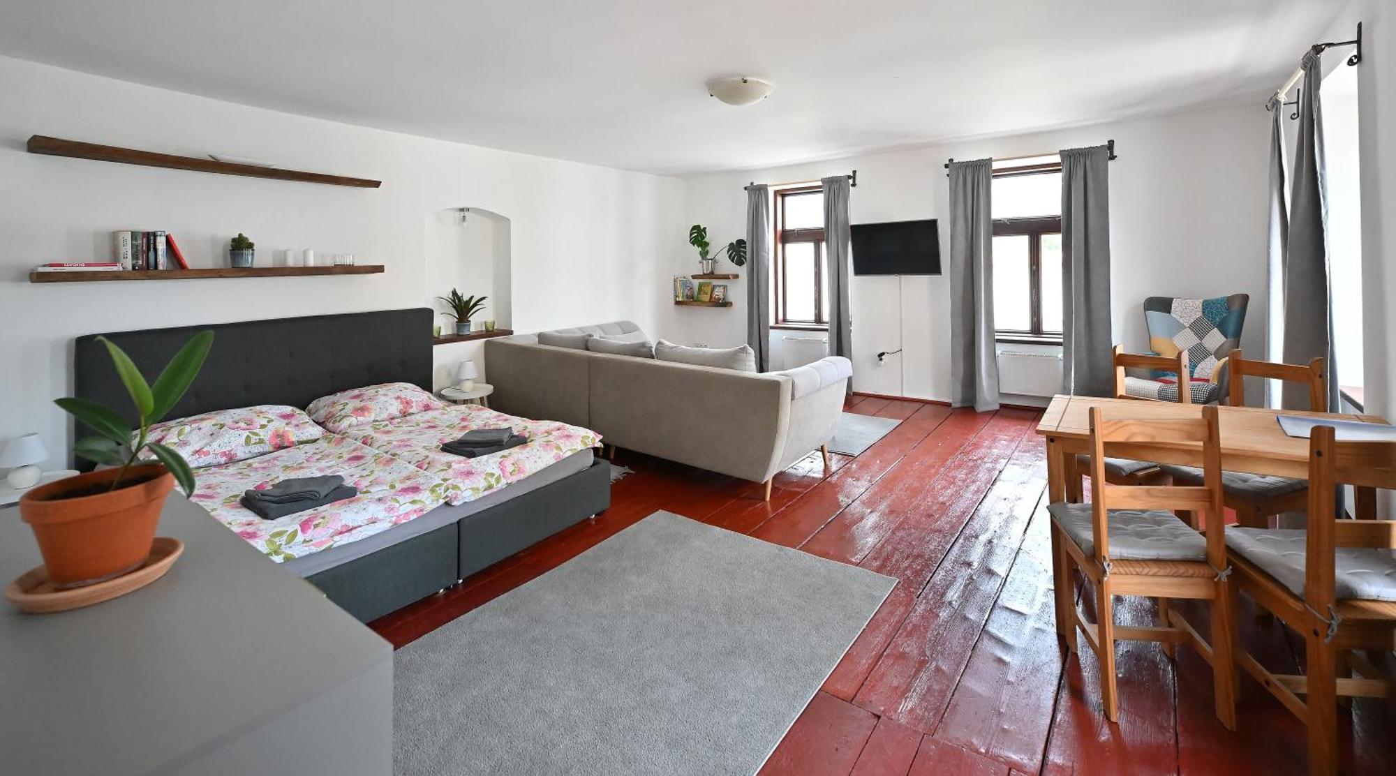 Apartman U Spinaru เชสต์ ภายนอก รูปภาพ