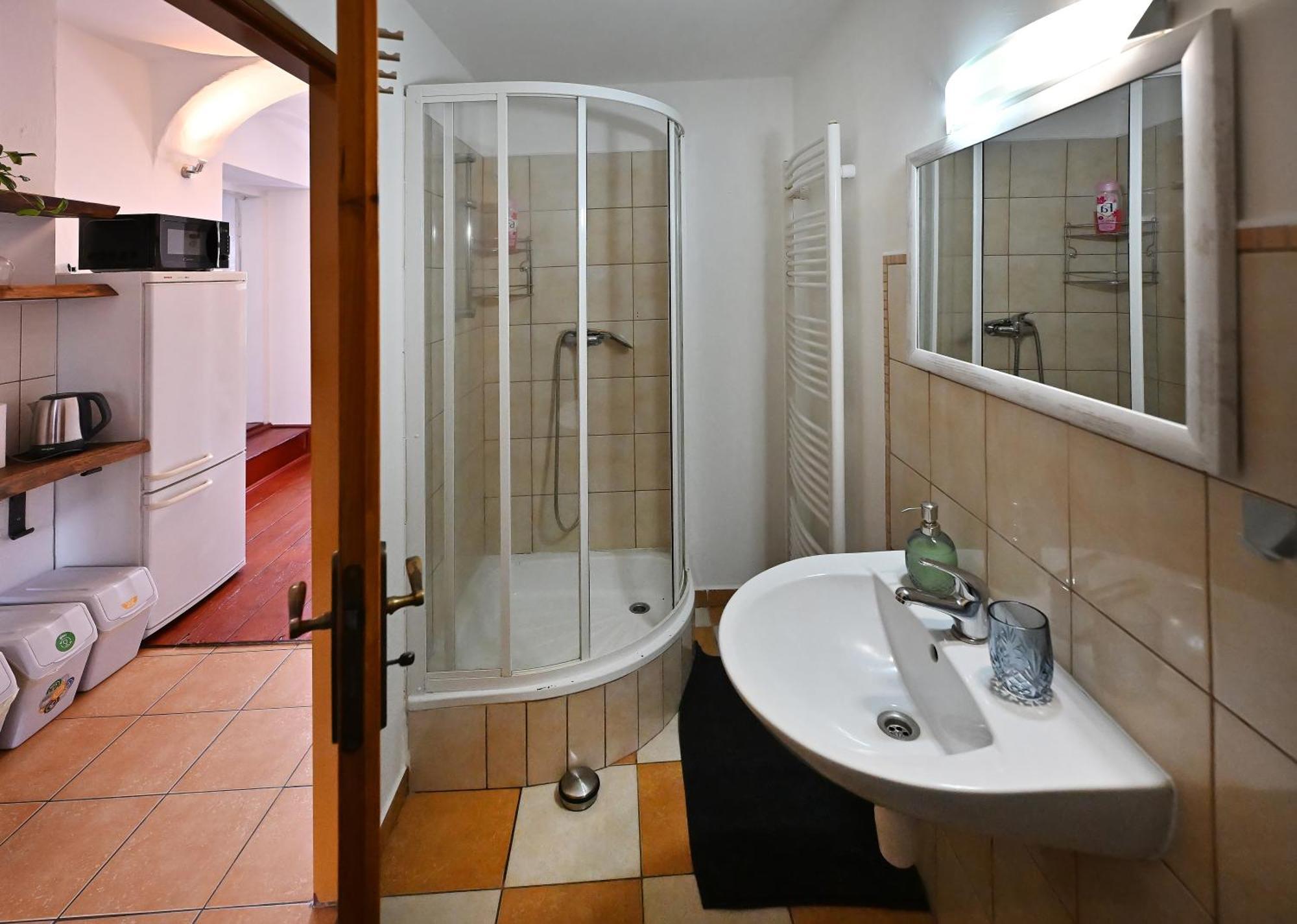Apartman U Spinaru เชสต์ ภายนอก รูปภาพ
